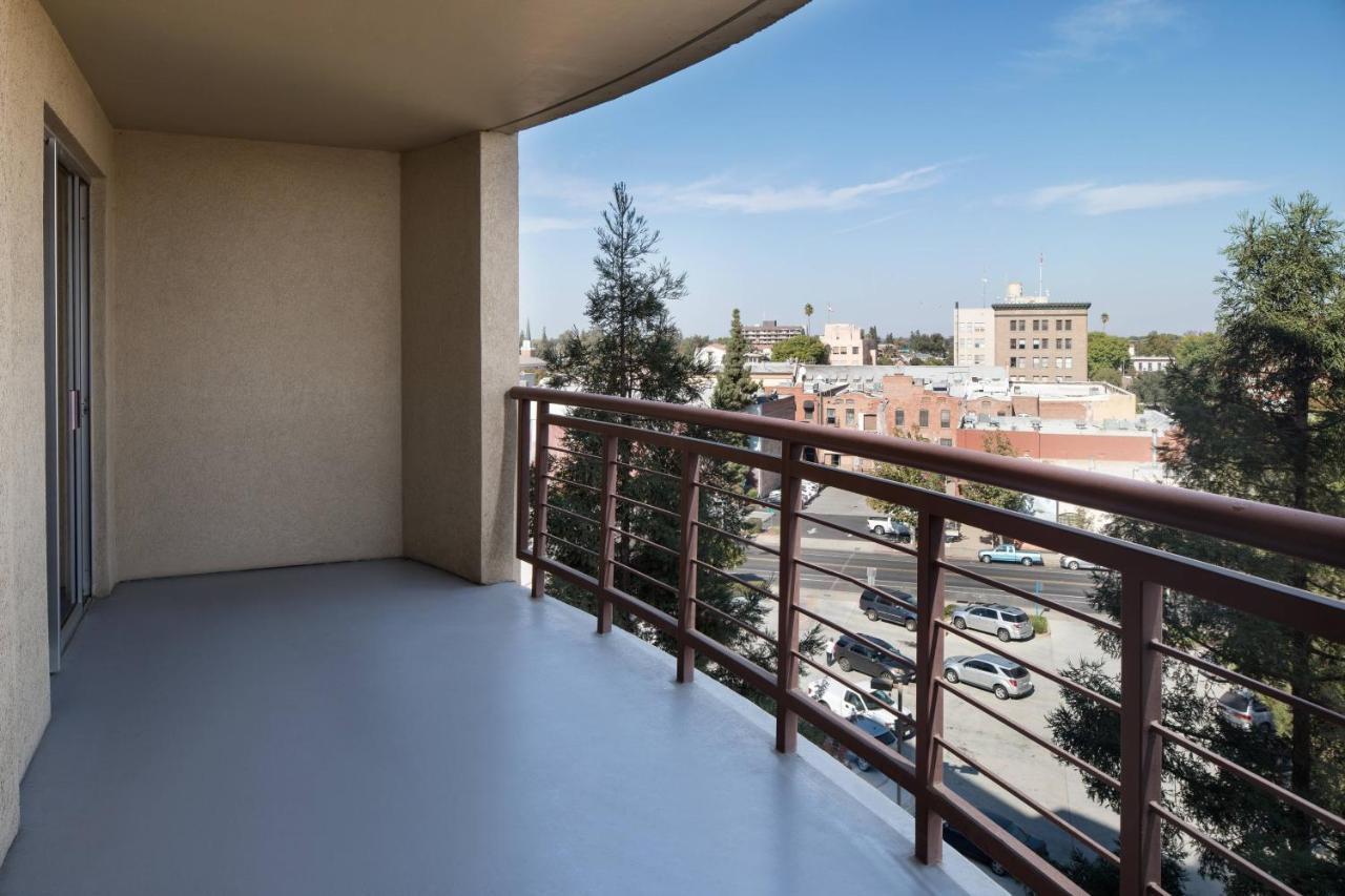 Visalia Marriott At The Convention Center Hotel Exterior photo